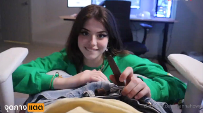 คลิปหลุด ONLYFANS HANNAHOWO งานโอนลี่แฟนสาวสุดฮอตจากต่างประเทศน้องฮันนาแฟนจะเล่นเกมไม่ยอม ก็คนมันหิวควยขอโม๊คควยก่อนอมอย่างเด็ดแตกเต็มหน้า....